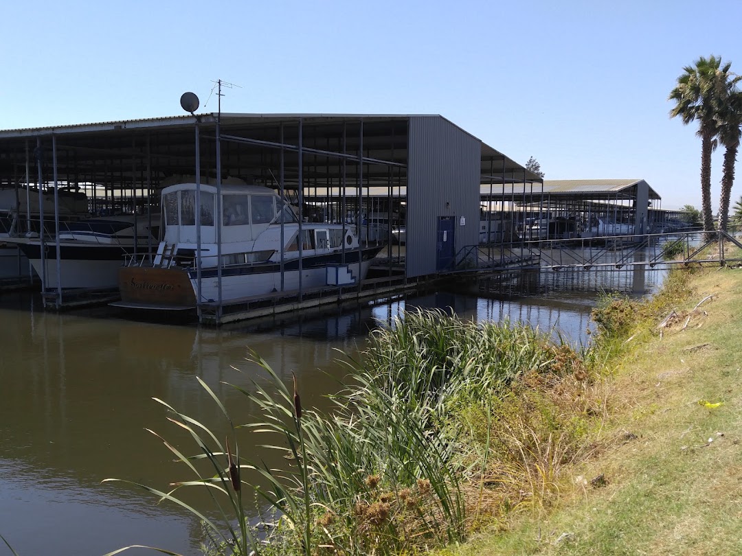 Village West Yacht Club