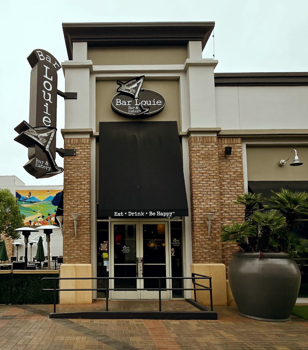 Bar Louie - The District